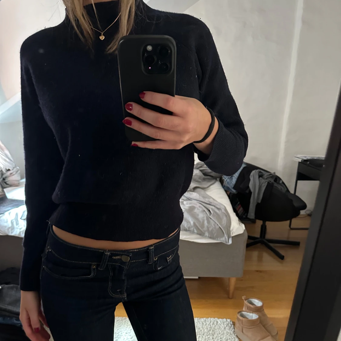 Mörkblå stickad - 1