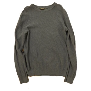 Dressmann tröja - En gråblå tröja från Dressmann. Storlek M men är lite större i storleken. Helt ok skick. Hör av dig för mer information eller frågor💥