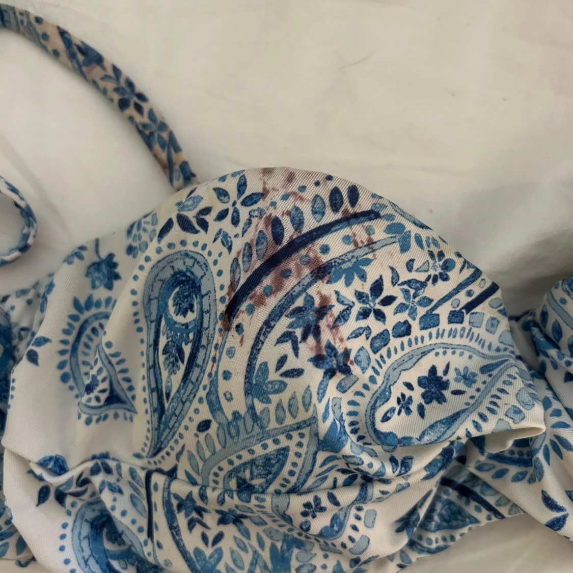 Vit och blå paisleymönstrad bikini - 2