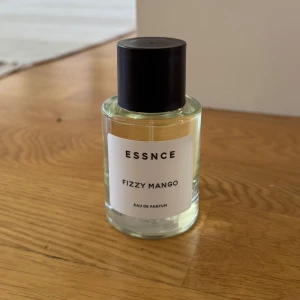 Fizzy Mango Eau de Parfum från ESSNCE - Nya doften. Ej använd endast dofttestad 