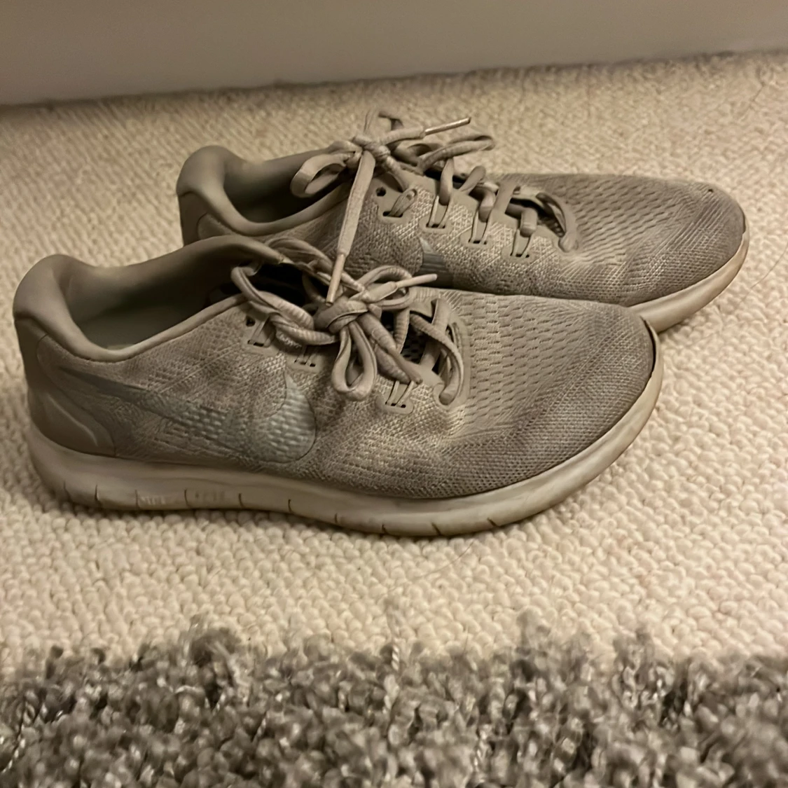 Grå Nike sneakers i mesh, stl 37.5