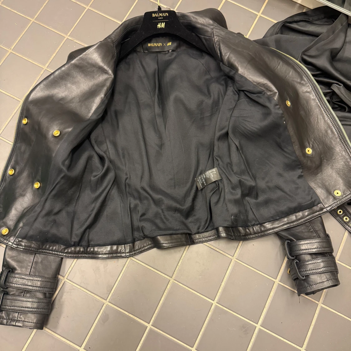 Balmain x H&M svart skinnjacka - 2