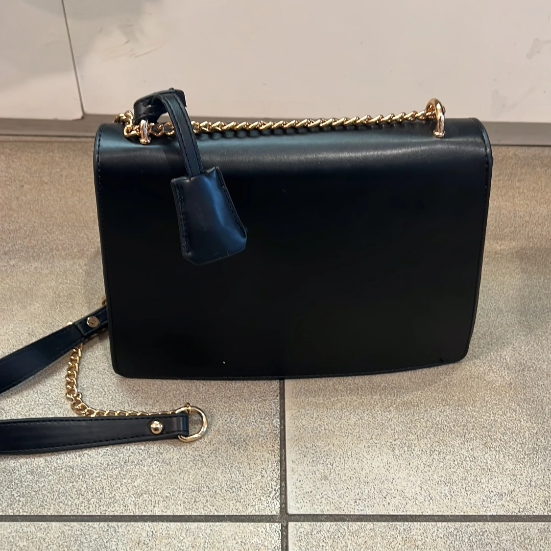 Brun quiltad axelväska med nitar - 3