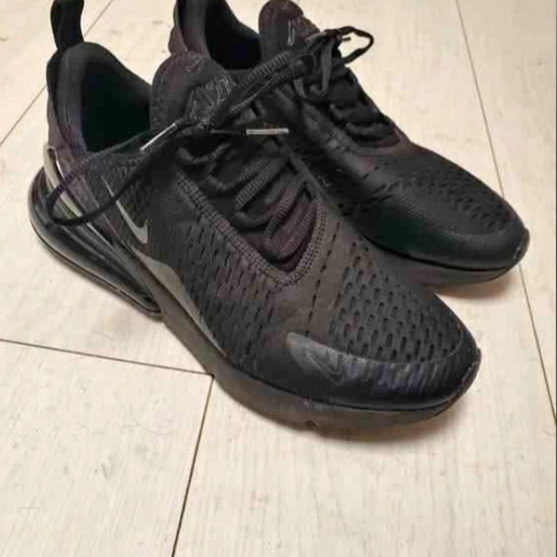 Nike Air Max 270 helsvarta sneakers