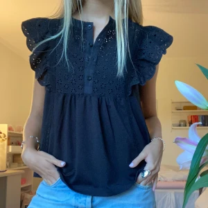 Volangtopp - Supersöt volangtopp från mango stl xs 💕