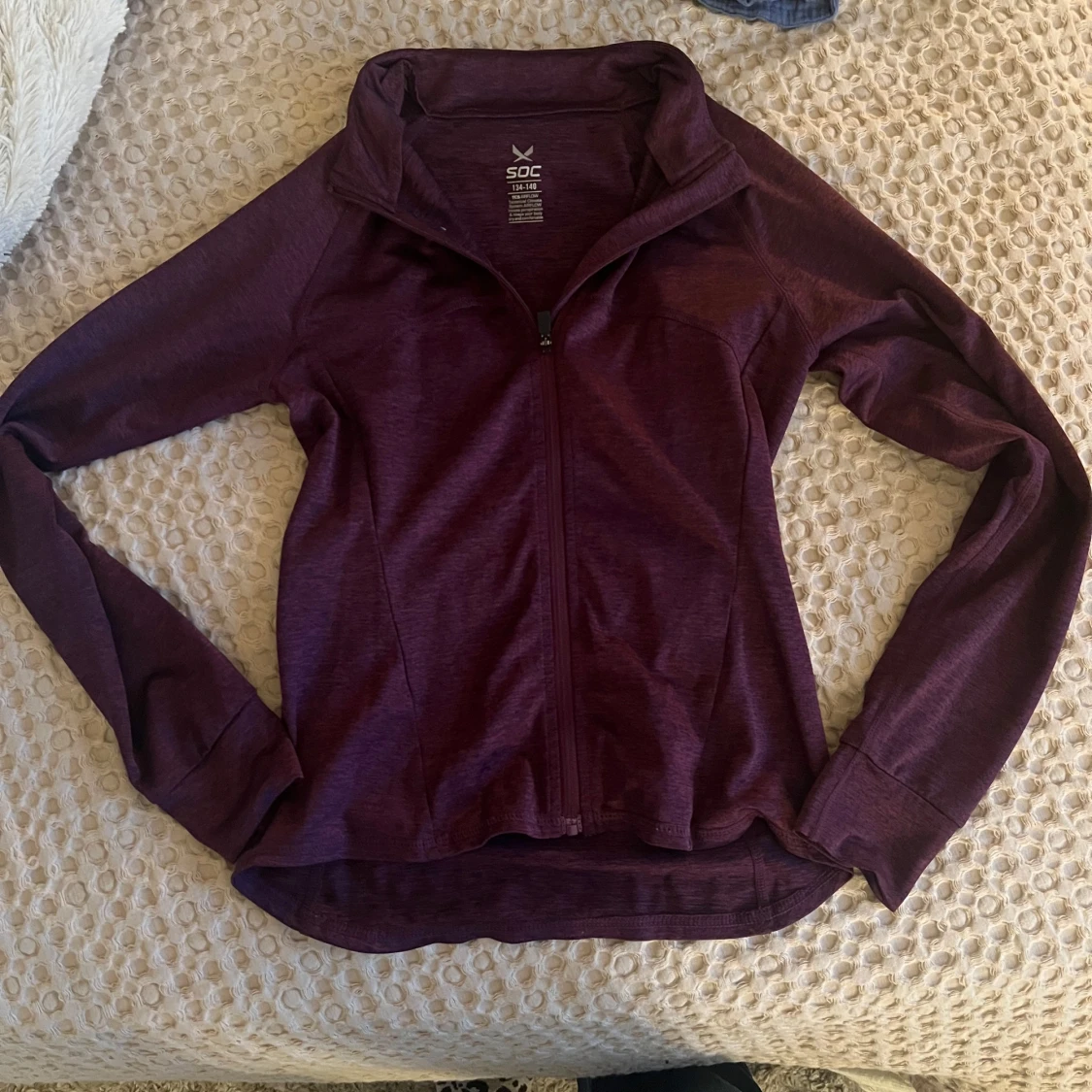Lila ziptröja från SOC - 2