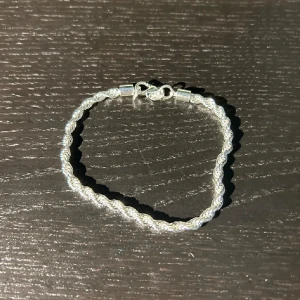 Silver armband  - Cond:10/10 storlek:20-21 cm/4mm material: pläterar silver skriv vid minsta fundering!