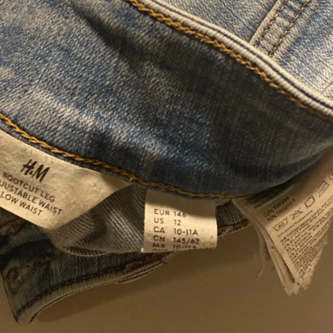 Bootcut jeans i ljusblå denim från H&M - 4
