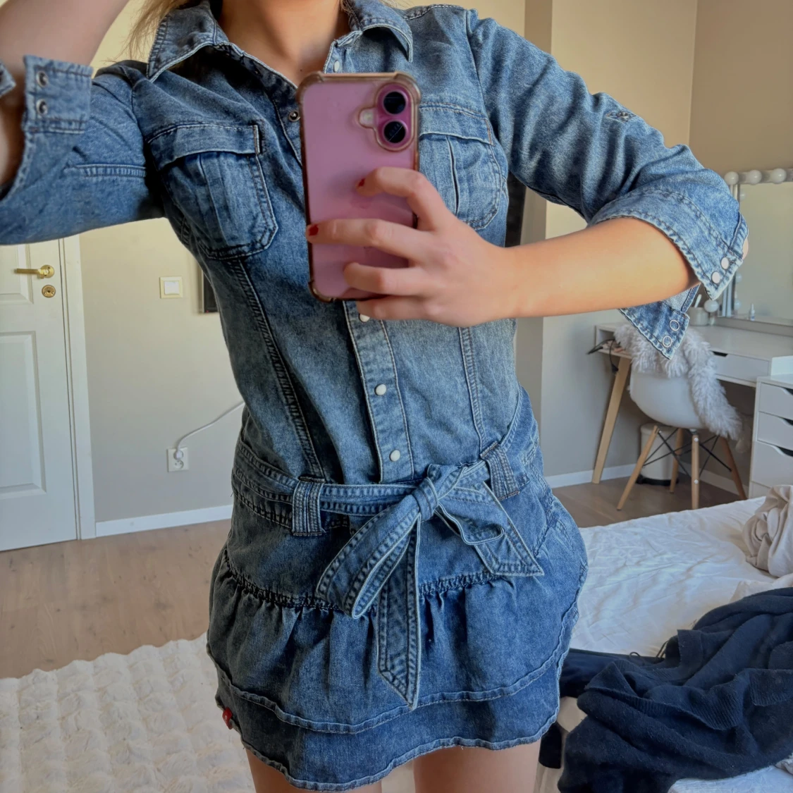 Jeansklänning med volangkjol - 1