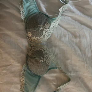 Intimissimi bh - Intimissimi bh i en fin mint/turkos färg. Säljer en likadan i en mer klarblå färg så kolla gärna om min profil🥰 pris går att diskuteras vid snabb affär!