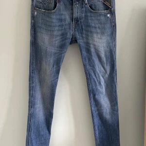 Replay jeans - Säljer ett par Replay jeans, modell Anbass storlek w29 l34