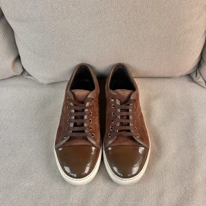 Lanvins - Skick: 8.5/10 | Kommer med allt originellt | Bruna sneakers från Lanvin | Nypris: 5200kr | Pris kan höjas |