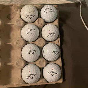 Callaway chrome soft 8 pack - Callaway Chrome Soft golfbollar som är i gott skick och bra kvalite. Bra för både nybörjare och advandverade golfare