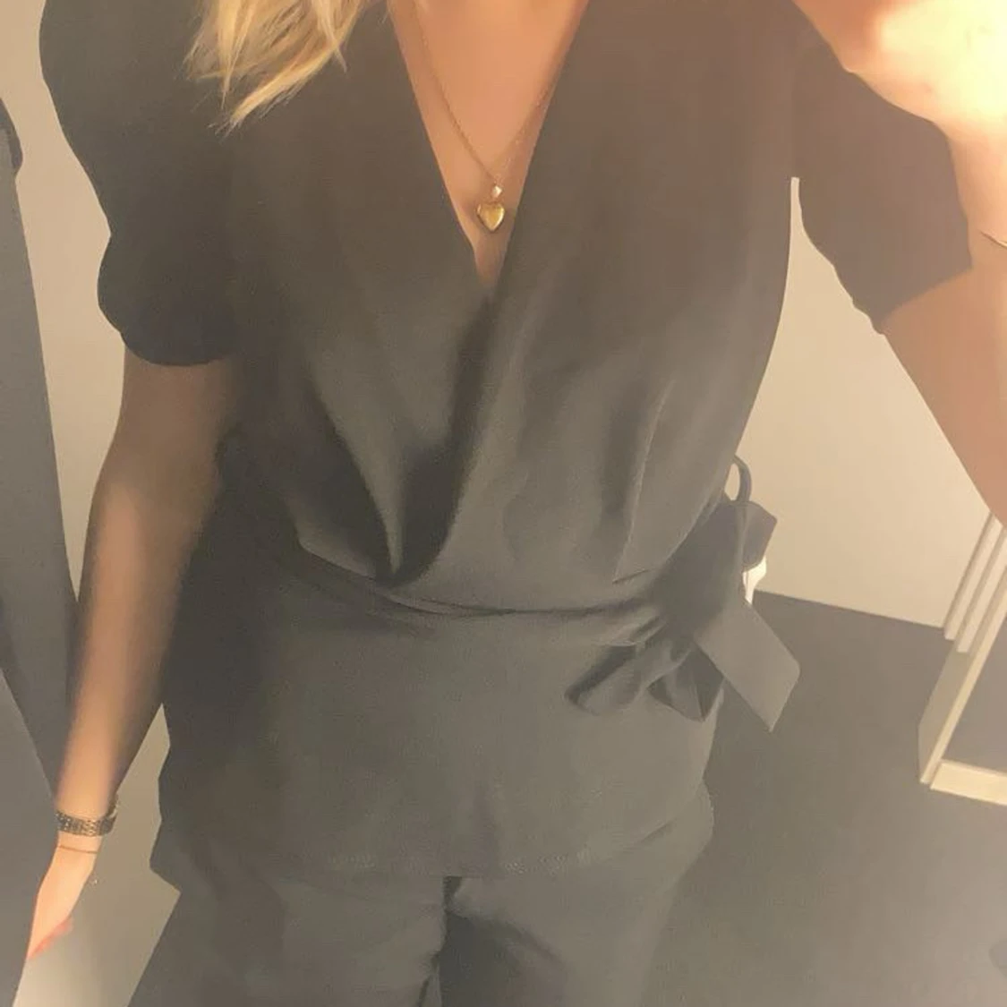 Svart knyt tröja  - 1