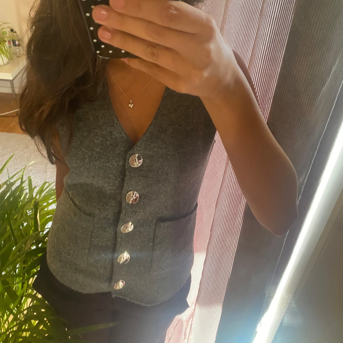 Grå väst från Zara med knappar - 2