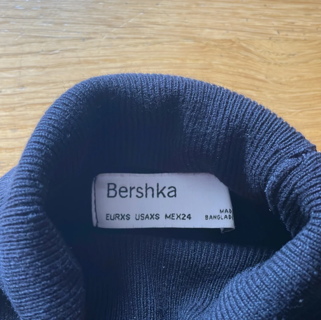 Svart polotröja från Bershka XS - 1