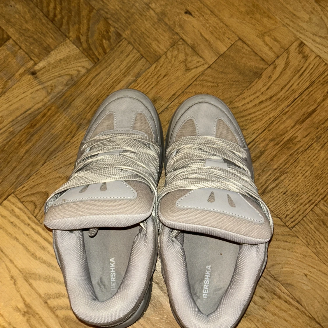 Beige chunky sneakers från Bershka - 3