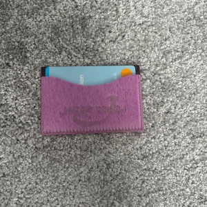  Jacob Cohen korthållare  - Tja, säljer denna otroligt feta Jacob choen plånboken! Den är i ny skick! Nypris: 3500kr | Mitt pris: 1500kr | kvitto o og finns!