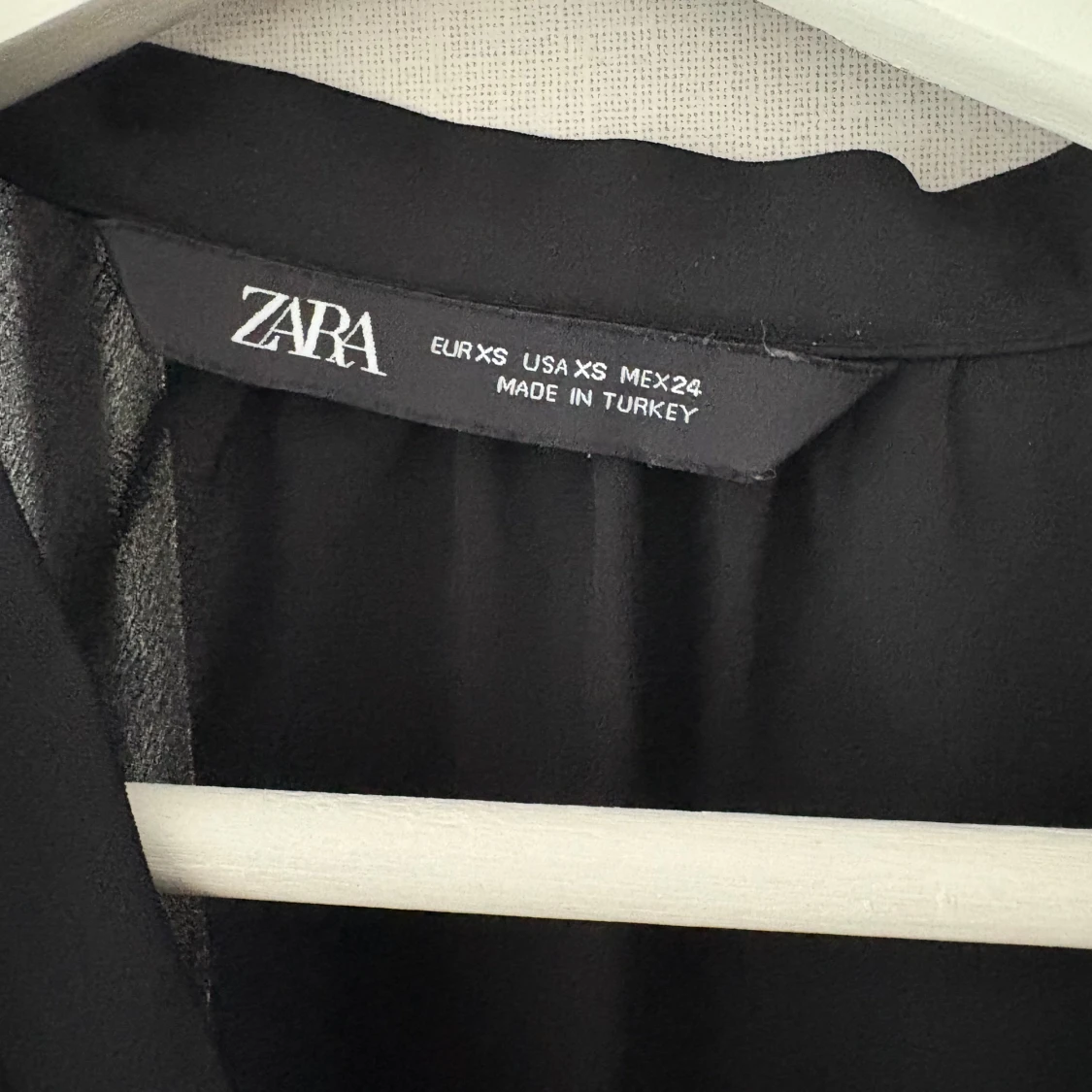 Svart volangblus från Zara XS - 1