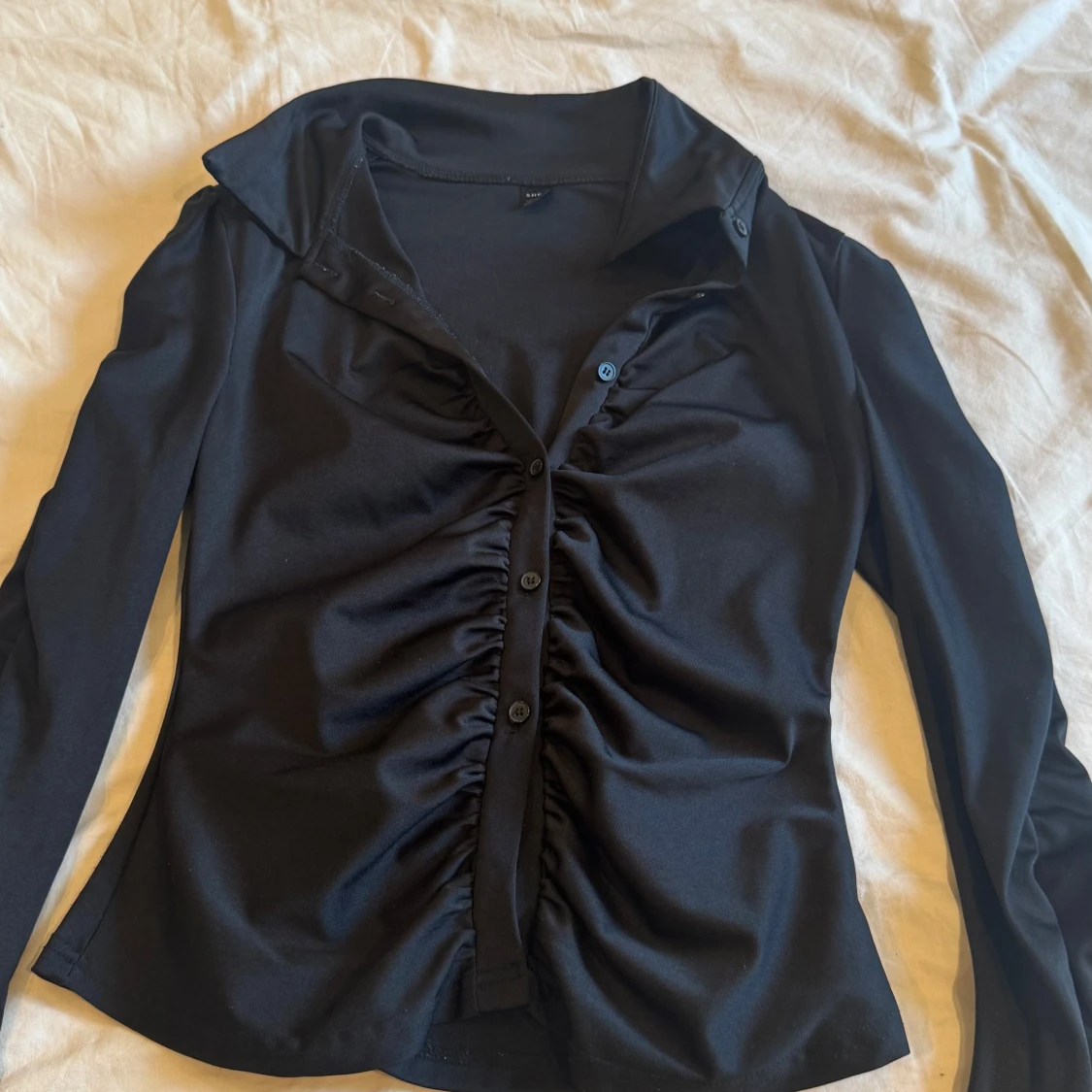 Svart långärmad skjorta  - 2