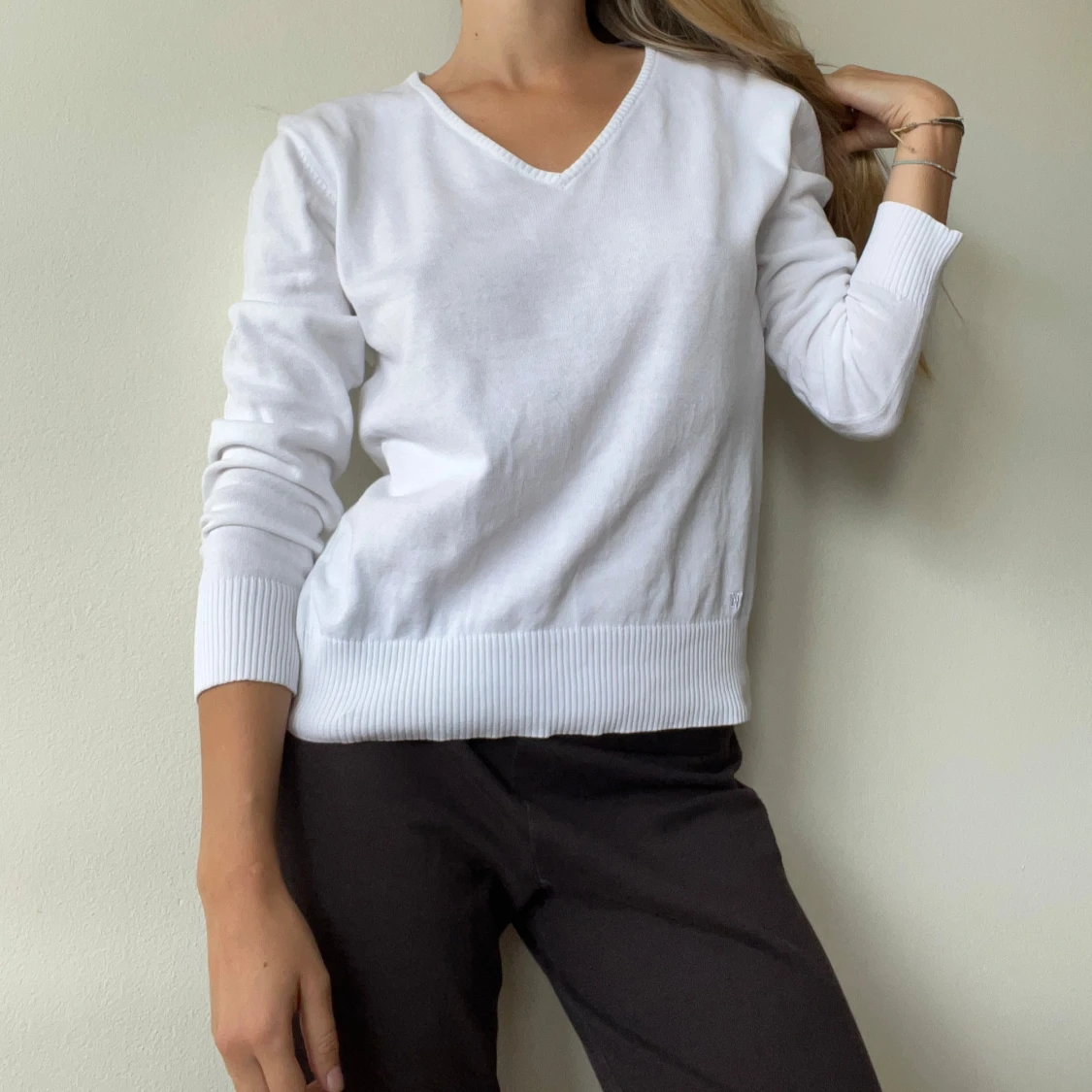 Vit v-ringad stickad tröja - 1