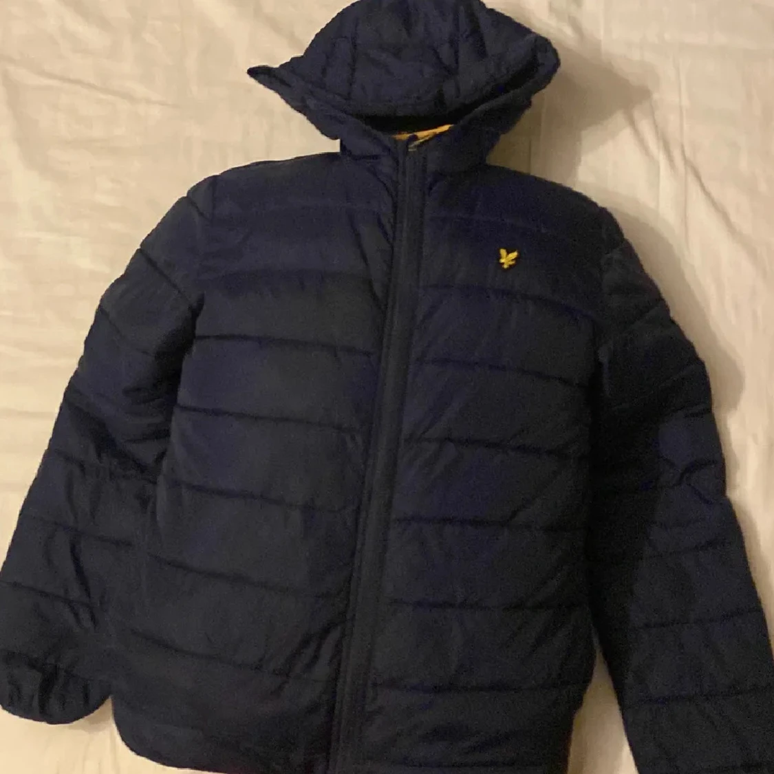 Mörkblå pufferjacka från Lyle & Scott