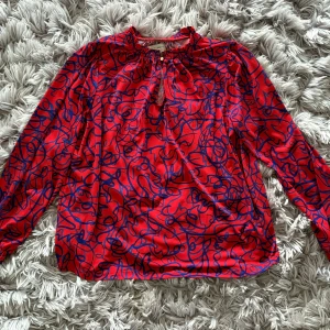 Snygg skön blus - Snygg och skön blus används en enda gång rekommenderas starkt 