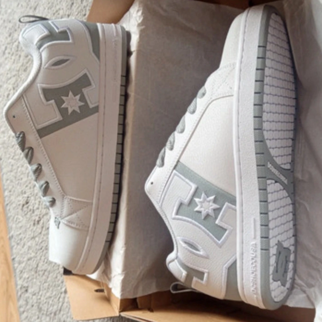 DC Shoes Court Graffik - White and Grey