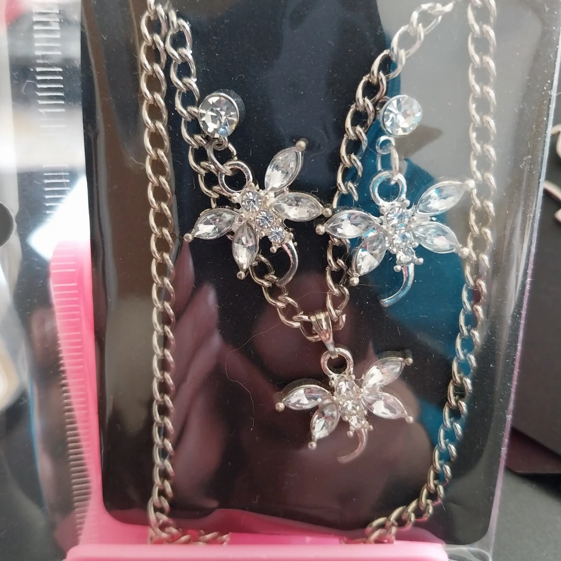 Guldpläterat smyckeset med pärlor och rosetter - 2