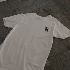 Vit T-shirt  - Helt ny