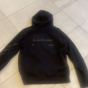 Hoodrich hoodie - Inre min stil därför jag säljer, går ej att köpa samma modell mer . Super snygg inga defekter 