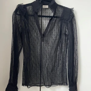 Blus  - Svart blus från Malene Birger. Aldrig använd 