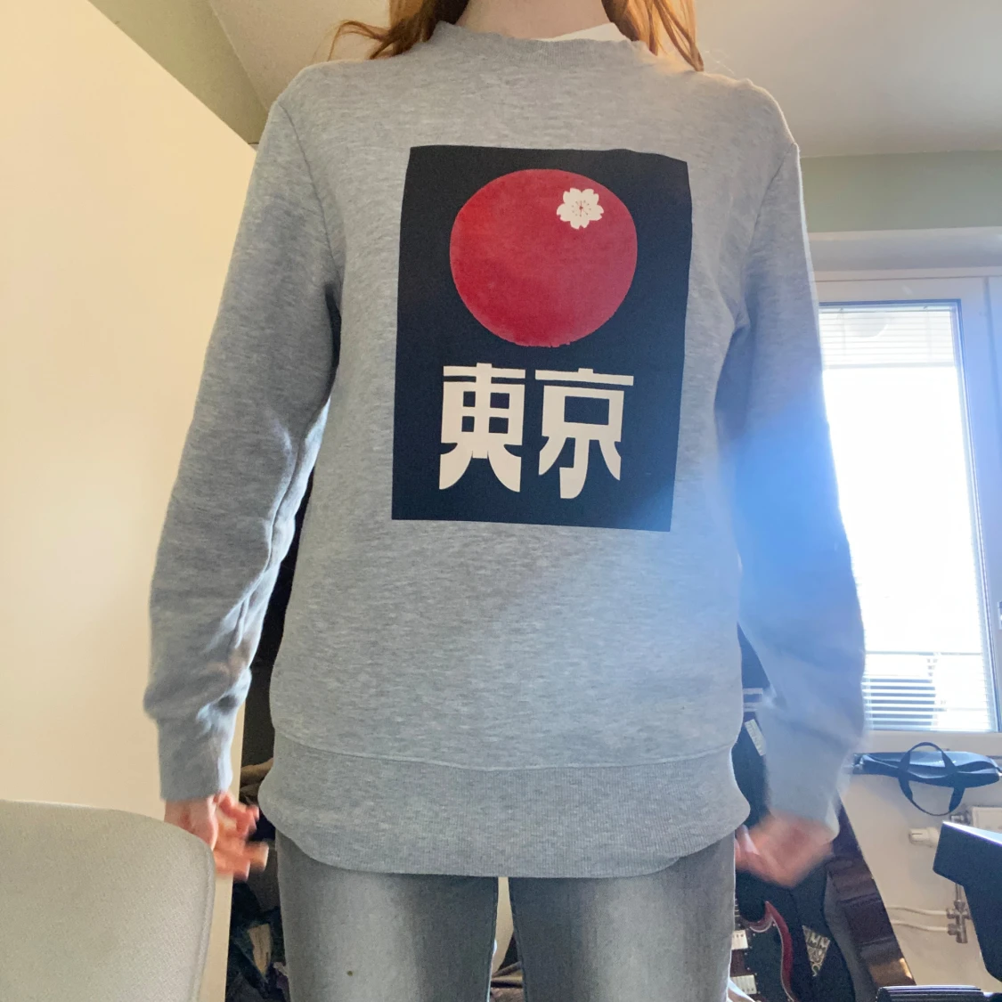 Grå sweatshirt med Tokyo-tryck - 3