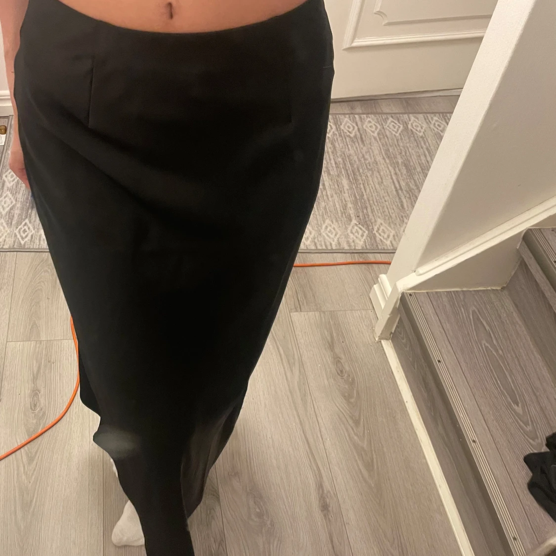 Svart långkjol med slits - 2