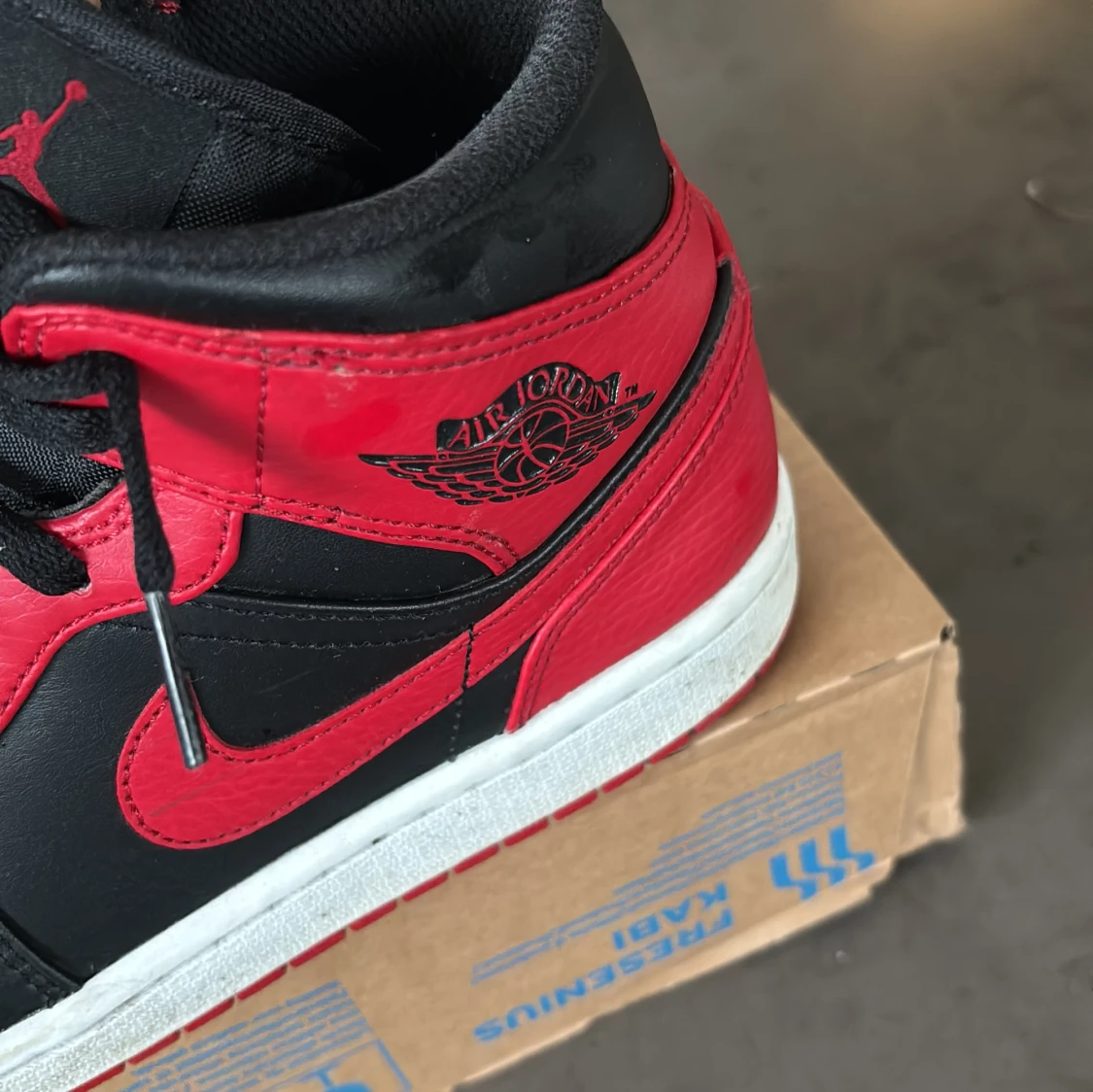 Nike Air Jordan 1 Mid Svart/Röd - 2