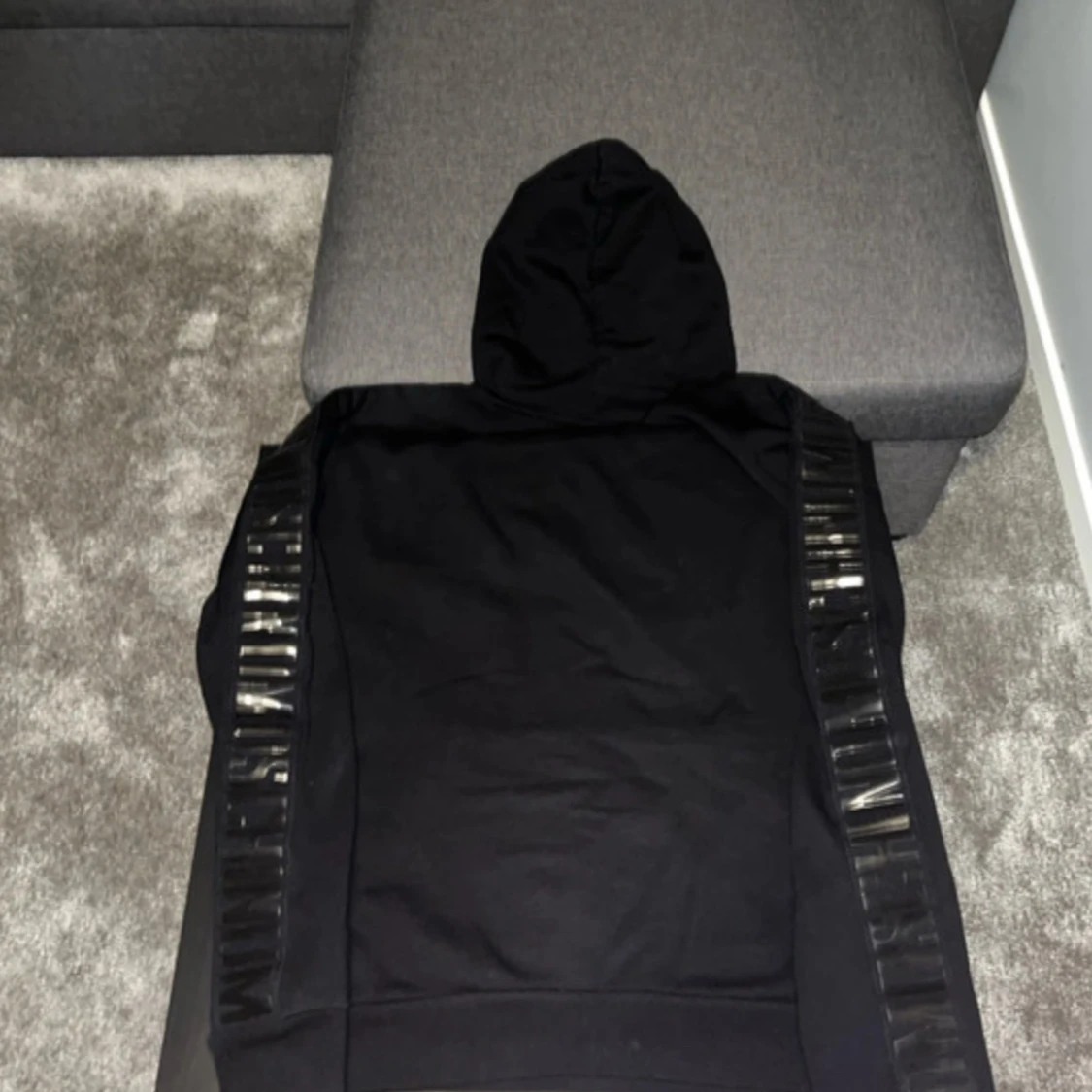 Svart hoodie från Moschino - 1