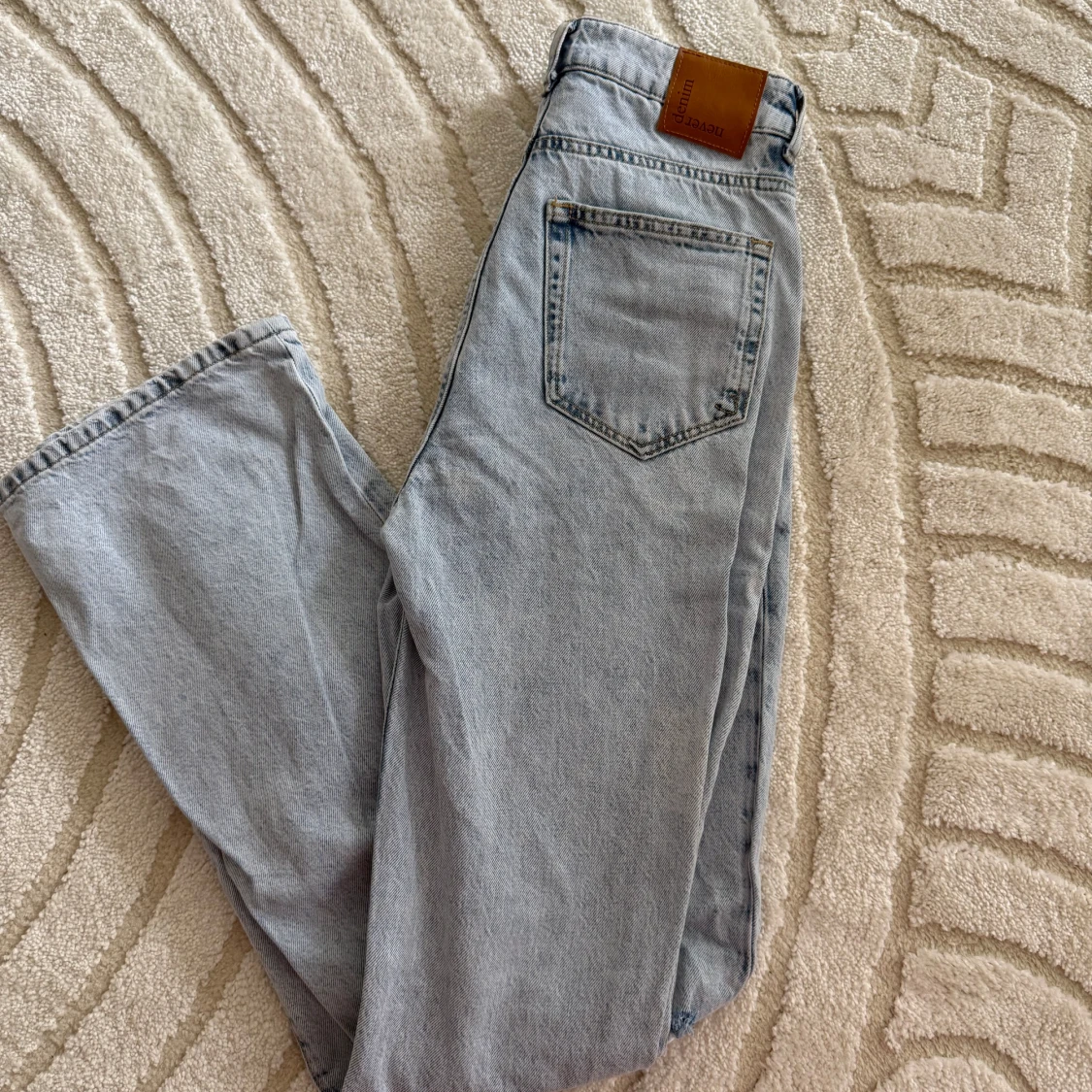 Ljusblå ripped jeans med raka ben - 4