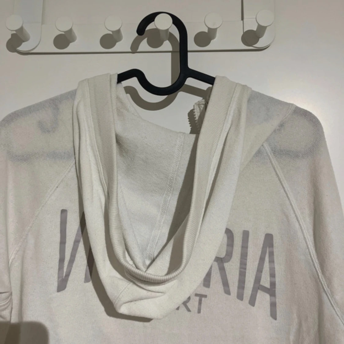 Vit kofta med dragkedja från Victoria Sport - 2