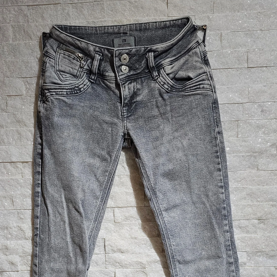 Grå jeansbyxor från LTB