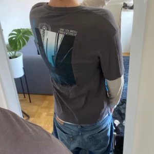 Longsleeve - Storlek M