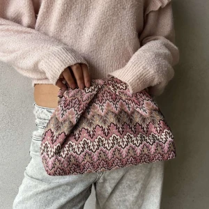 Beck söndergaard väska - Sååå fin väska från Beck söndergaard perfekt till sommaren! Den är slutsåld och nästan aldrig använd så därav priset men det kan som vanligt diskuteras💖💖☺️☺️