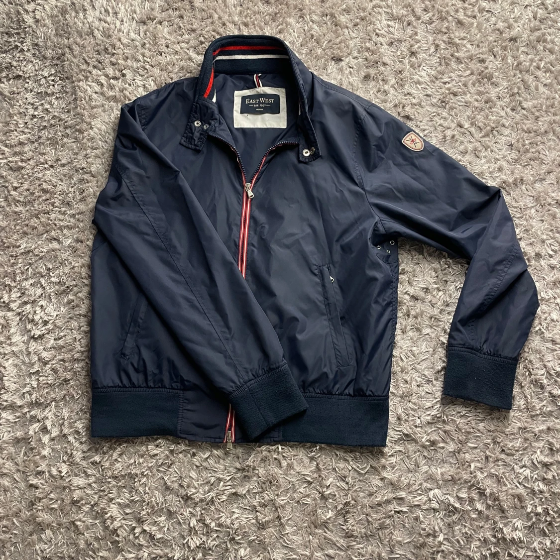 Mörkblå bomberjacka från East West - 1