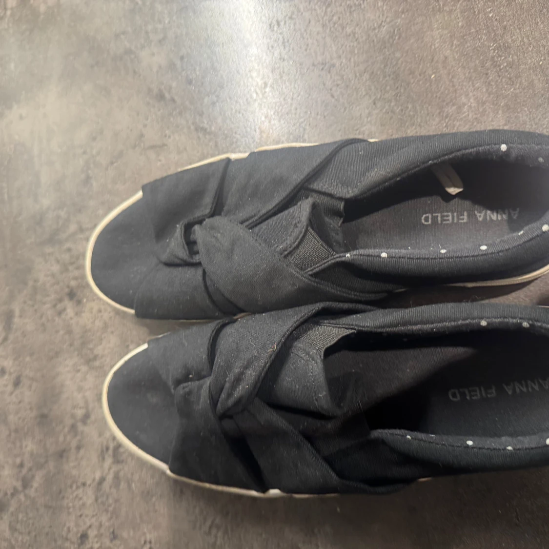 Svarta slip-on sandaler från Anna Field - 1