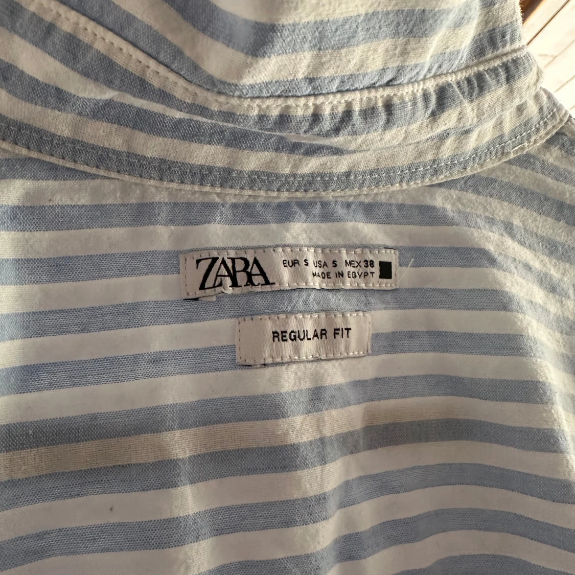 Blåvit randig skjorta från Zara - 1