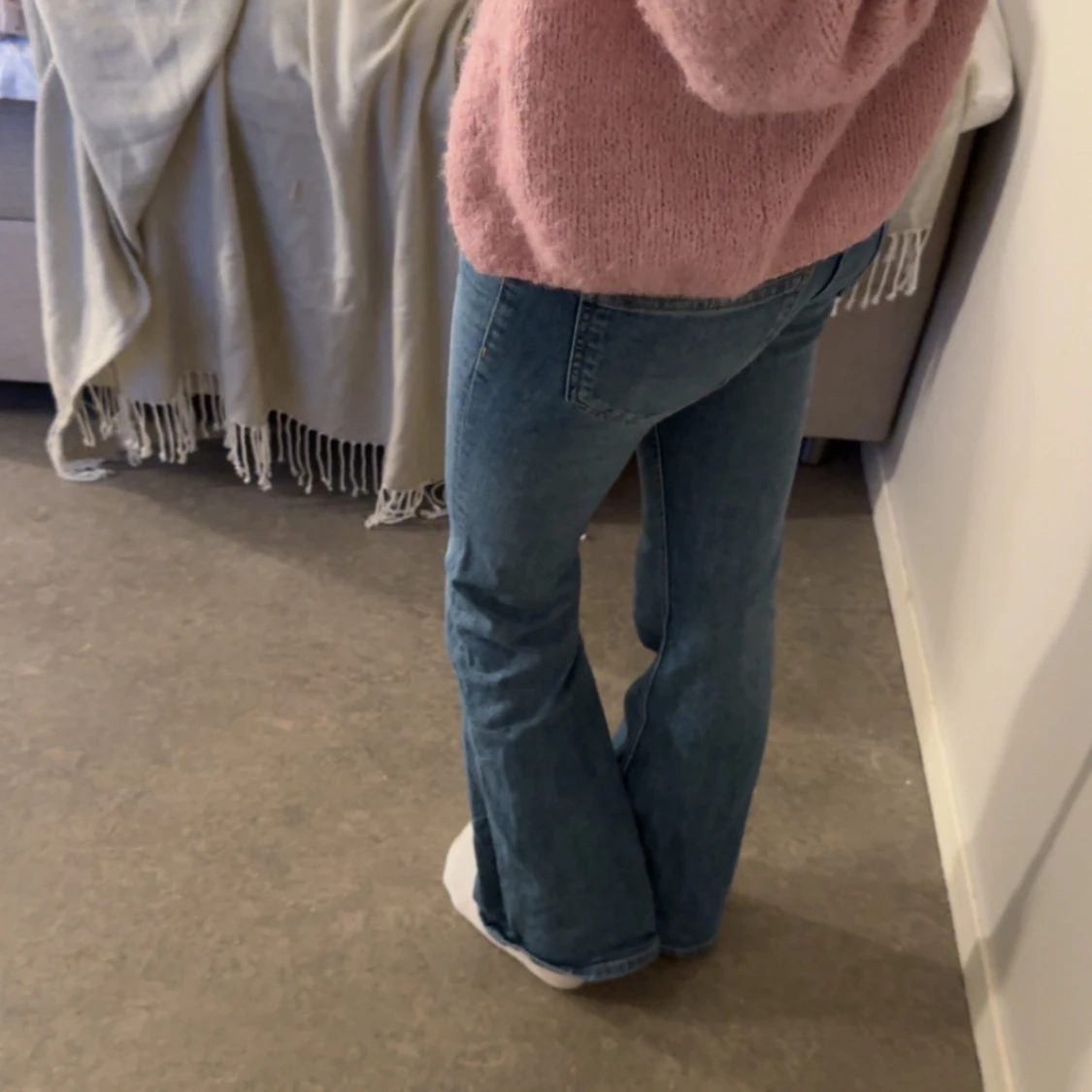 Blå bootcut jeans från H&M Divided - 1