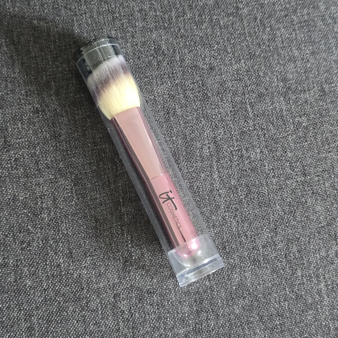 Sminkborste från IT Cosmetics rosa - 1