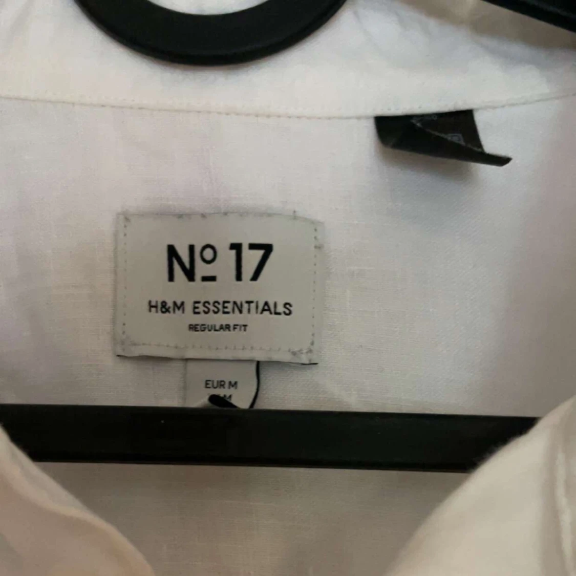 Vit linneskjorta från H&M Essentials - 1