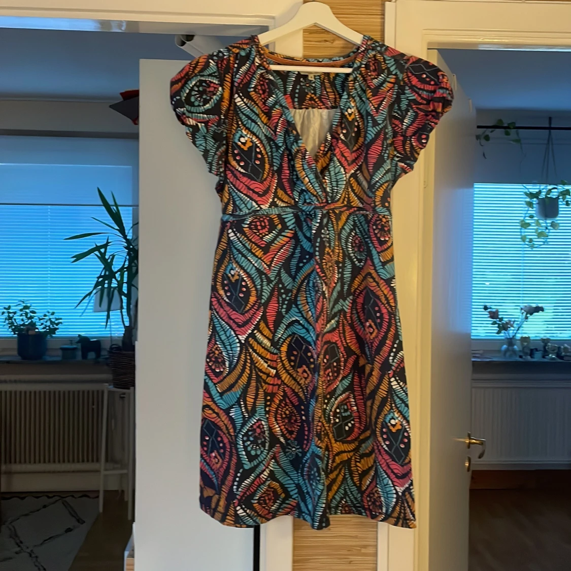 Färgglad kortklänning från Mantaray