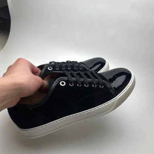 Lanvin skor(nya) - Hej! Säljer nu dessa helt ny lanvin skor. Skorna är använda enbart en utekväll. Allt og medföljer till skorna! Hör av dig vid frågor eller funderingar 