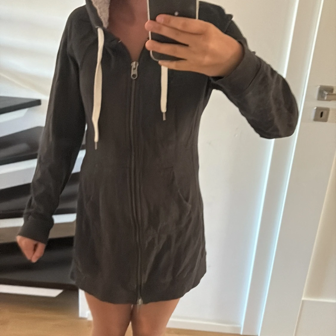 Svart lång hoodiejacka från H&M